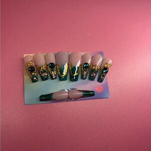 Luxurious Gold and Green Press-On Nail Set